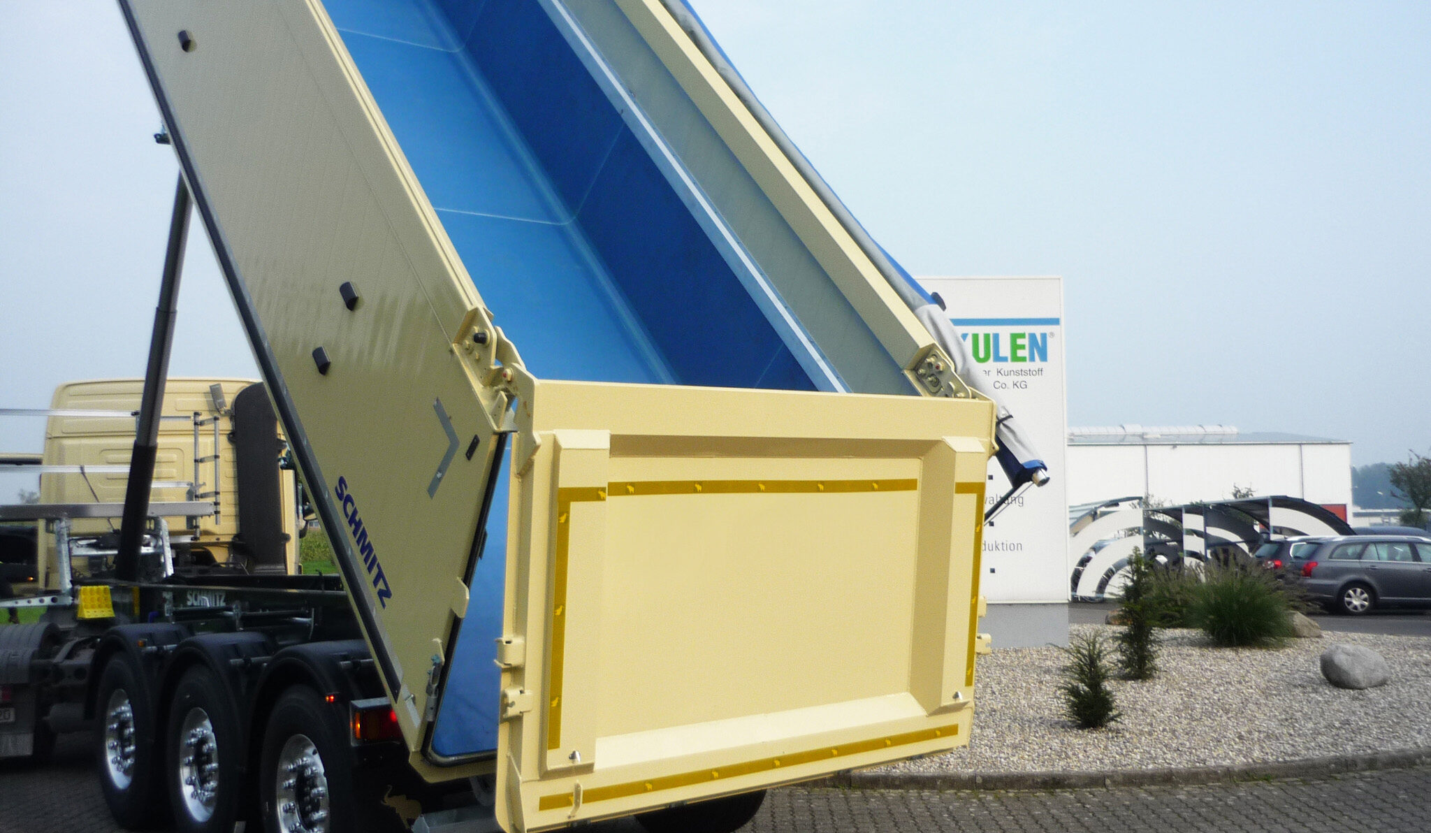 Dump truck fitted with Slippery-Deck® Premium Blue.