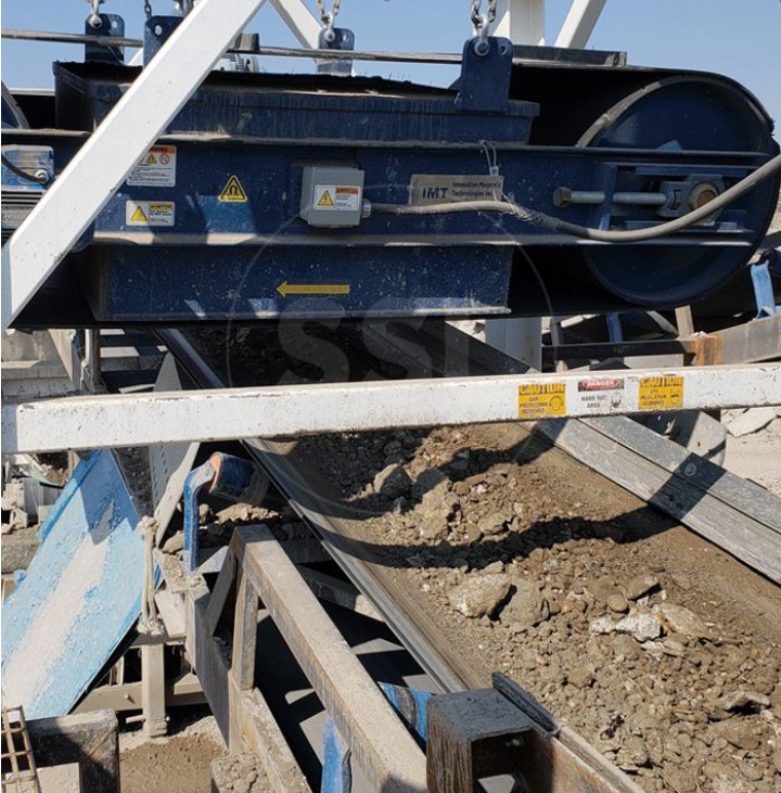 A conveyor belt with a metal detector on top of it.