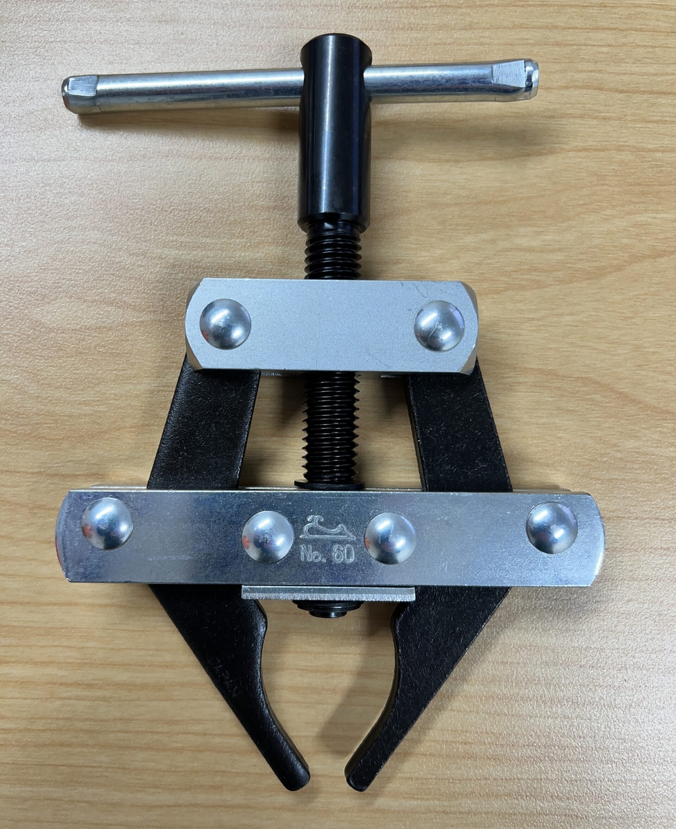 The chain puller is compatible with nearly all of Supply Service’s roller chain sizes.